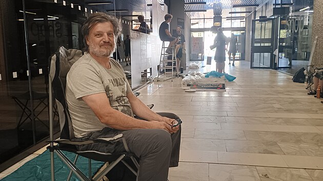 S denním pedstihem dorazil do festivalových Karlových Var Pavel Dvoák z...