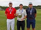 Filip Jakubk (uprosted) s pohrem pro amatrskho mistra Evropy v golfu....