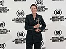 Cenu prezidenta MFF Karlovy Vary p�evzala here�ka Vicky Kriepsová. (4. �ervence...