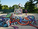 l Vrazn tahy sprejem zpestily beton novho skateparku u fotbalovho stadionu...