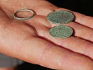 Archeologov nali ve zkouman oblasti mimo jin mince (na snmku), militarie,...