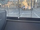 Pokozen sklenn vpln jednoho z jihlavskch trolejbus eili v ter rno...