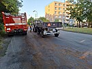 Olej unikajc z projdjc cisterny likvidovali hasii v Olomouci. (2....