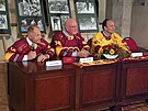 Slavnostn podpis kupn smlouvy. Majoritn podl od Msta Jihlava pebr...