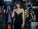 Dakota Johnsonová na �erveném koberci p�ed Hotelem Thermal (6. �ervence 2025)