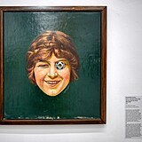 Dvka s patentkou od Frantika Kupky v Museu Kampa, kter pedstavilo vstavu Z...