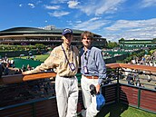 Karel Kovy Ková (vlevo) a jeho pítel Miroslav Romaniv ve Wimbledonu.