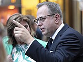 Moderátor Václav Moravec na karlovarském filmovém festivalu. (6. �ervence 2025)