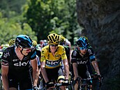 Leopold König (vpravo) vedle lídra Chrise Frooma bhem 16. etapy Tour de...