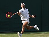 Tomá Machá ve druhém kole Wimbledonu.