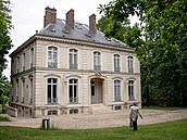Vila v msteku Louveciennes leícího nedaleko Paíe, která patila zesnulému...
