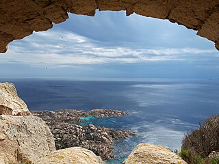 Le�í na pob�e�í Sardinie a zahrnuje ostrovy a ostr�vky La Maddalena. Pokrývá...