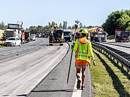 Dálnice D8 na Ústecku ped hranicí s Nmeckem se kvli plánovaným pracím v...