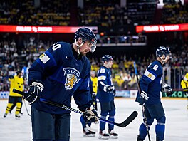 Mikael Seppälä jede k brance bhem zápasu MS mezi Finskem a védskem.
