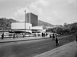 Tuto sout vyhrál návrh architekt Vry a Vladimíra Machoninových. (1974)
