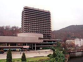 Komplex hotelu Thermal se skládá z nkolika budov. (2003)