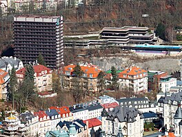 Hotel má kapacitu 533 lek v 273 pokojích. (2015)