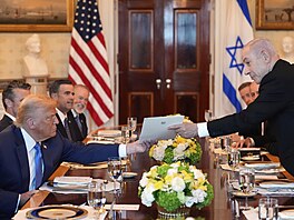 Americký prezident Donald Trump a izraelský premiér Benjamin Netanjahu na...