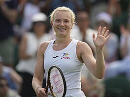 Kate�ina Siniaková se raduje z postupu do druhého kola Wimbledonu.