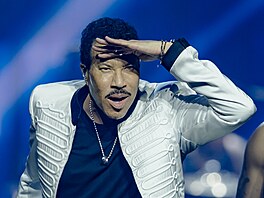 Koncert Lionela Richieho v O2 aren� (6. �ervence 2025, Praha).
