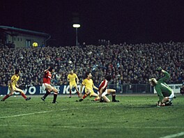 Momentka z utkání mezi Duklou a Manchesterem United, který na Julisku...
