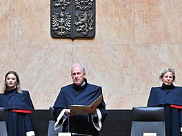 soudkyn Veronika Kesanová, pedseda soudu Josef Baxa a soudkyn Kateina...