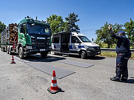 �innost zahajuje Inspekce silni�n&#237; dopravy, nov&#225; slo�ka s pr&#225;vem zastavovat...