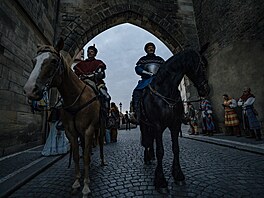 668. výroí poloení základního kamene Karlova mostu. Kostýmovaný prvod krále...