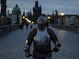 668. výroí poloení základního kamene Karlova mostu. Kostýmovaný prvod krále...