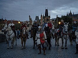668. výroí poloení základního kamene Karlova mostu. Kostýmovaný prvod krále...
