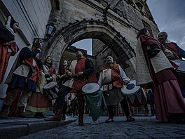 668. výroí poloení základního kamene Karlova mostu. Kostýmovaný prvod krále...