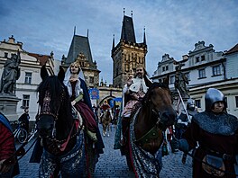668. výroí poloení základního kamene Karlova mostu. Kostýmovaný prvod krále...