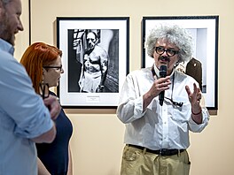 V karlovarské Sparkasse Gallery odhalilo vedení festivalu spolu s autorem Tonem...
