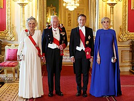 Britská královna Camilla, král Karel III., francouzský prezident Emmanuel...