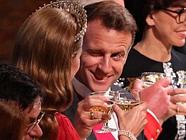 Princezna z Walesu Kate a francouzský prezident Emmanuel Macron na banketu na...