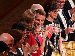 Princezna z Walesu Kate a francouzský prezident Emmanuel Macron na banketu na...