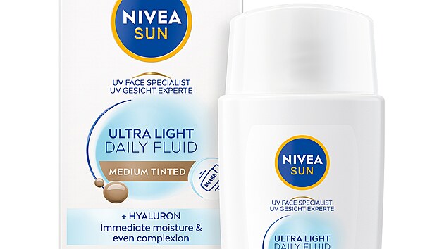Tnujc ultra lehk pleov krm Invisible Daily Fluid, SPF 50+, vysok ochrana ped UV zenm, hydratace a vyplnn dky dvoj kyselin hyaluronov, matujc efekt, cena 400 K