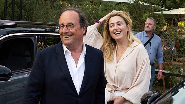 Franois Hollande a jeho manelka Julie Gayet (23. ervna 2025)