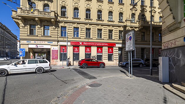 Pechzet ulici Ponvka v mst, kde st do Cejlu, nemus bt v Brn pro chodce bez pechodu pli bezpen. (ervenec 2025)