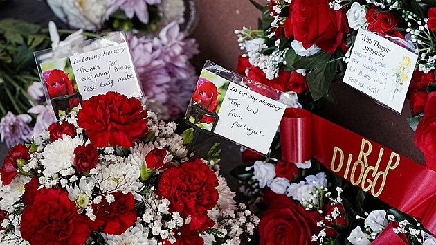 Kousek od stadionu Anfield vzniklo pietn msto na poest tragicky zesnulho Dioga Joty.