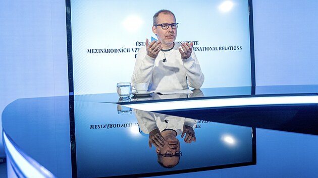 Hostem poadu Rozstel je Petr Kratochvl z stavu mezinrodnch vztah.