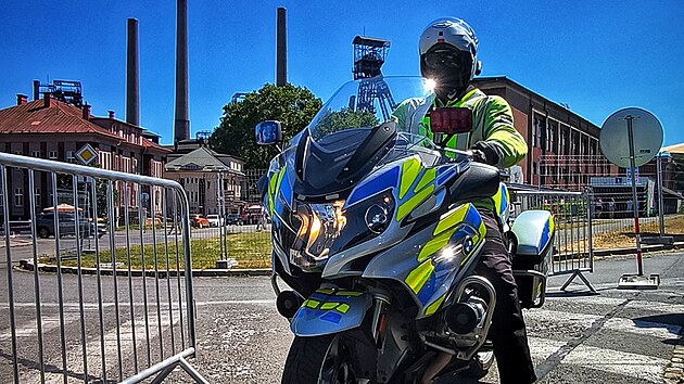 Policist hldkuj pobl arelu Dolnch Vtkovic, kde se kon festival Beats for Love 2025.