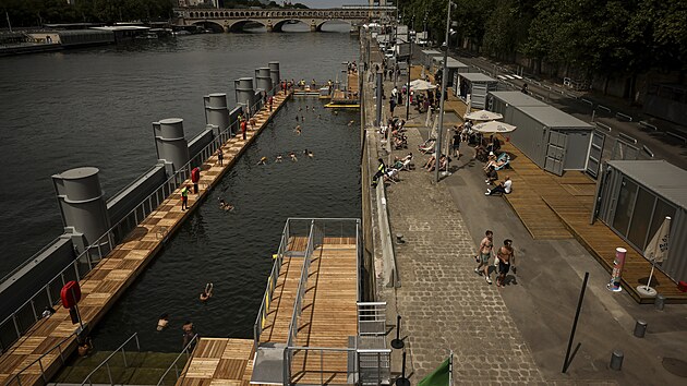 Nkte lid monosti osvit se vyuili, jin zelen voda stle nelk. (5. ervence 2025)