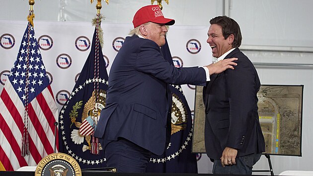 Americk prezident Donald Trump v ter na Florid otevel detenn zazen pro migranty (1. ervence 2025)