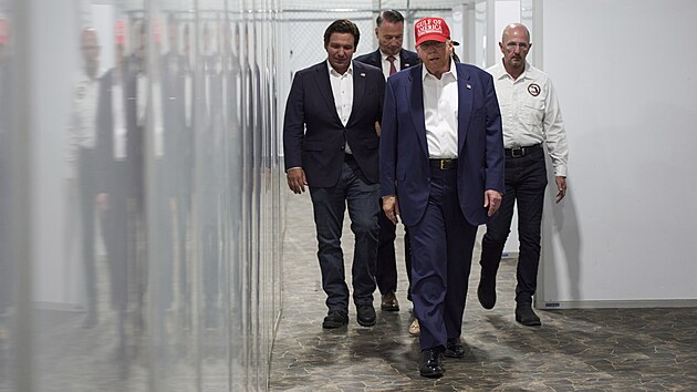 Americk prezident Donald Trump v ter na Florid otevel detenn zazen pro migranty (1. ervence 2025)