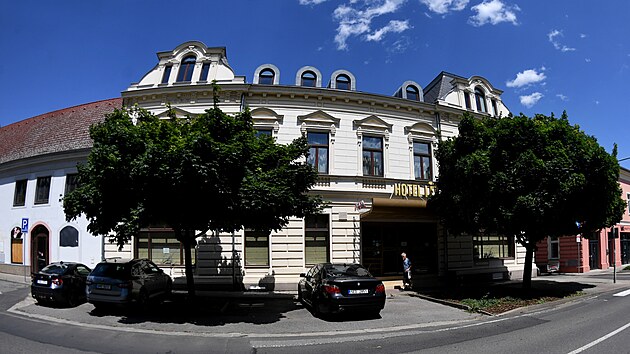 Budova bvalho hotelu Lev v centru Lovosic. (ervenec 2025)