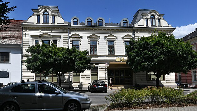 Budova bvalho hotelu Lev v centru Lovosic. (ervenec 2025)
