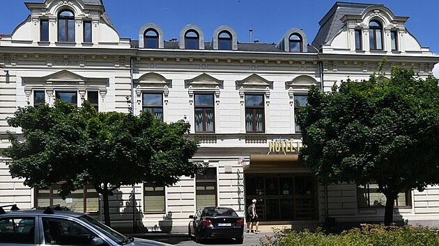 Budova bvalho hotelu Lev v centru Lovosic. (ervenec 2025)
