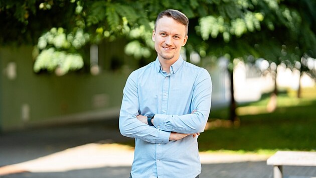 Dominik Kus z Univerzity Palackho se vnuje vzkumu svtluek.