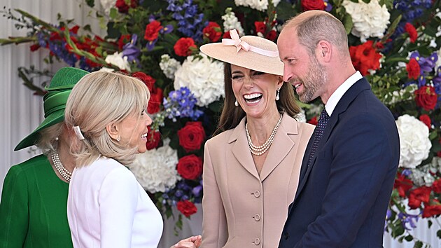 Brigitte Macronov spolu s krlovnou Camillou a princem a princeznou z Walesu (8. ervence 2025)